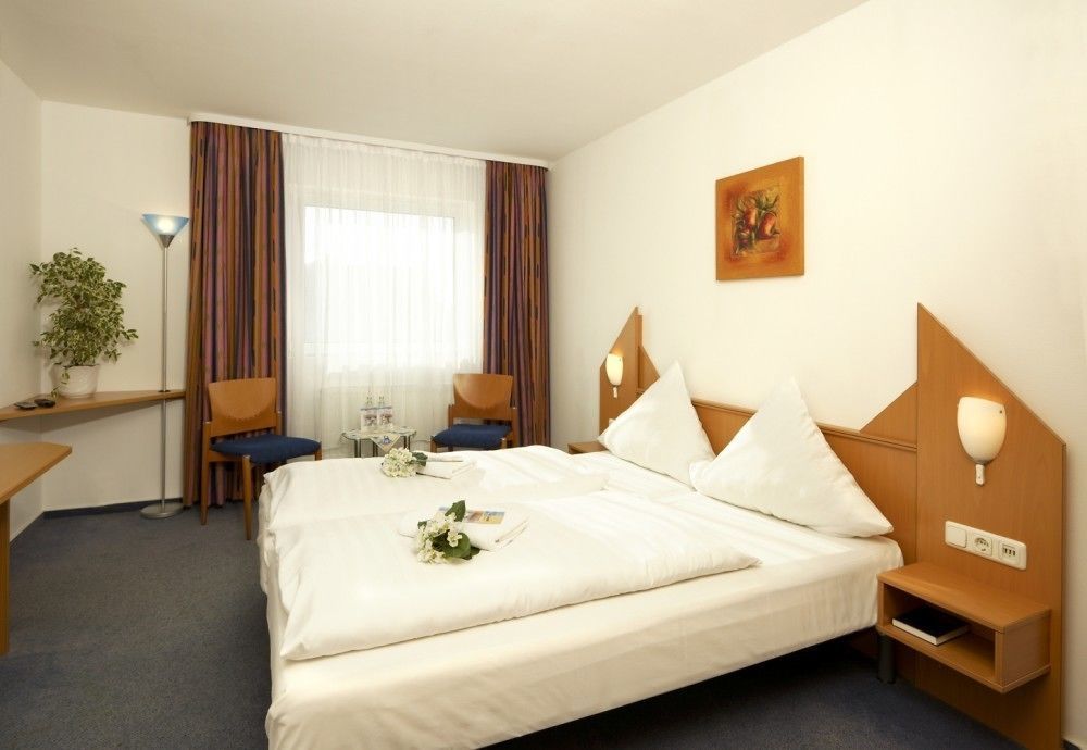 Hotel Und Restaurant "Zur Zwiebel" Peenemunde Exterior photo